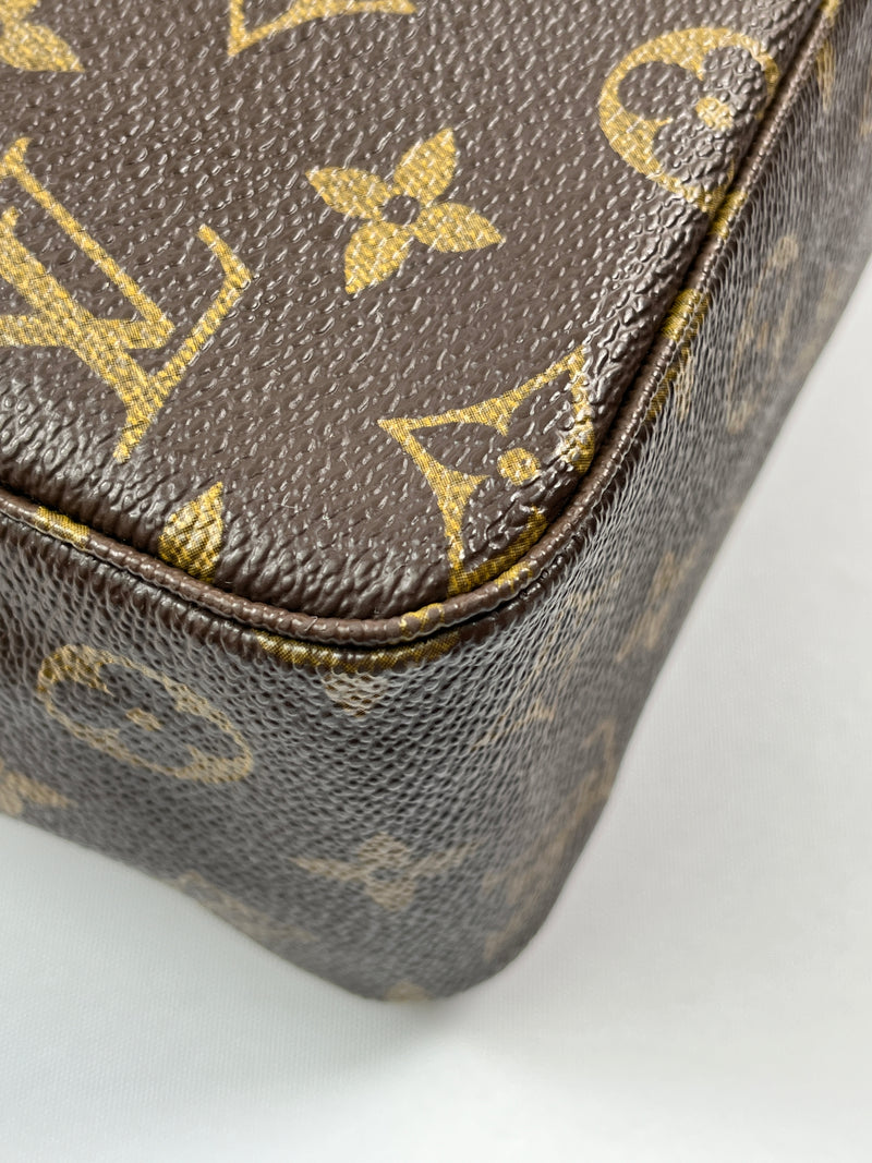 LOUIS VUITTON - TROUSSE TOILETTE 28 MONOGRAM CANVAS - YR 1982