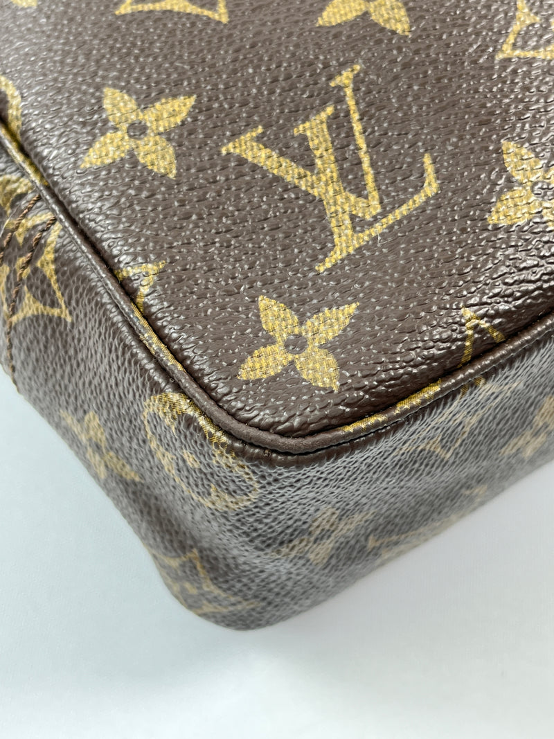 LOUIS VUITTON - TROUSSE TOILETTE 23 MONOGRAM - YR 1983