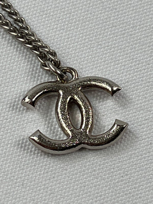 CHANEL - ENAMEL CC NECKLACE SILVER PINK