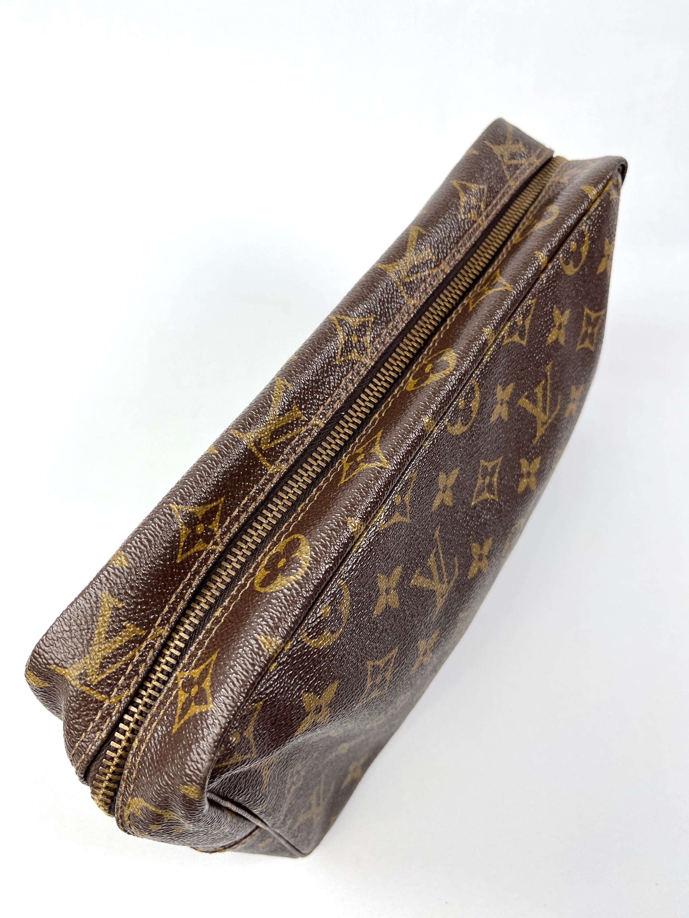 LOUIS VUITTON - TROUSSE TOILETTE 28 MONOGRAM CANVAS - YR 1982 – RE