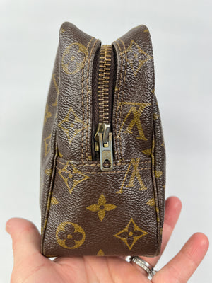 LOUIS VUITTON - TROUSSE TOILETTE 28 MONOGRAM CANVAS - YR 1982