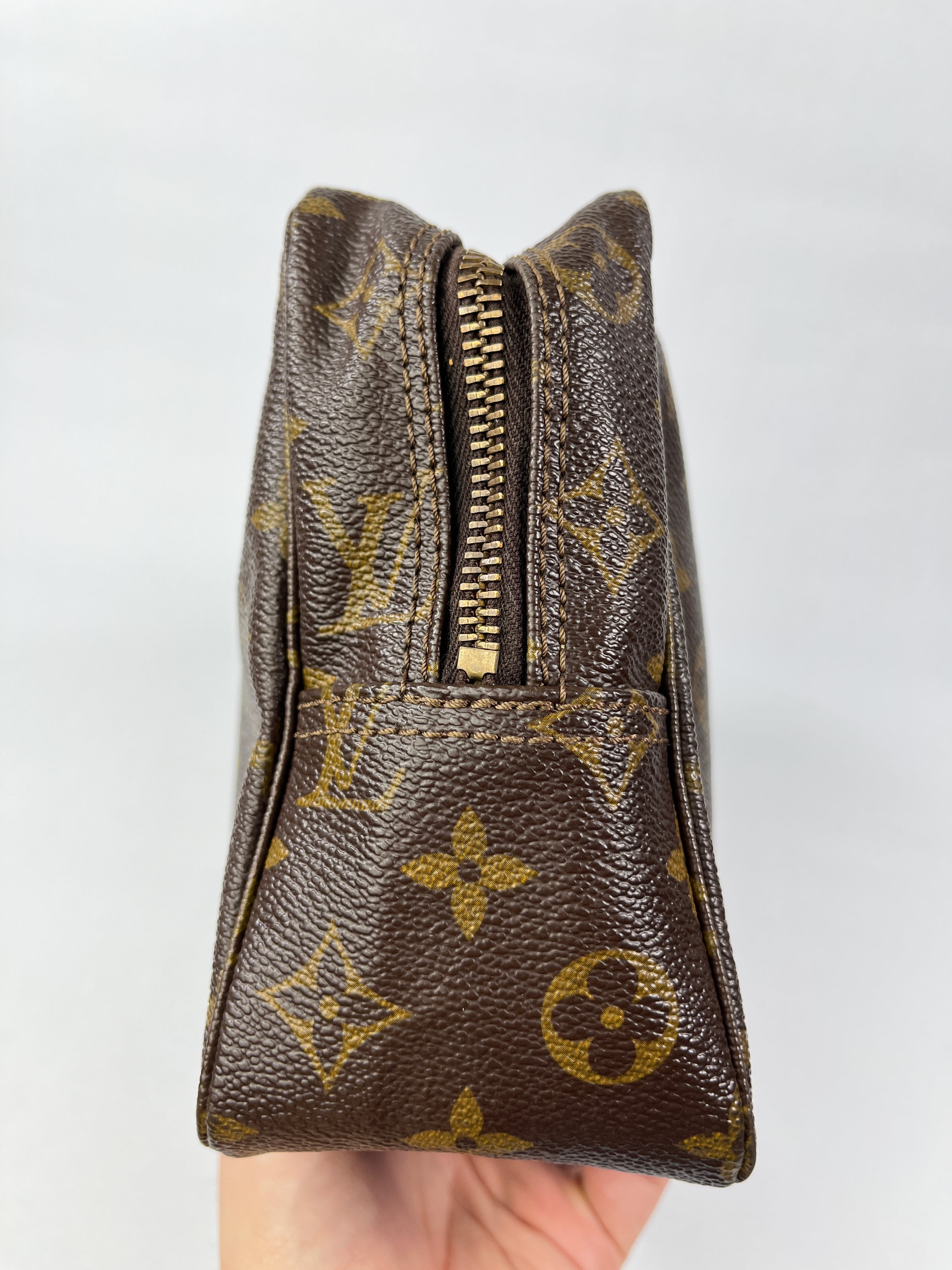 LOUIS VUITTON - TROUSSE TOILETTE 28 MONOGRAM CANVAS - YR 1982 – RE