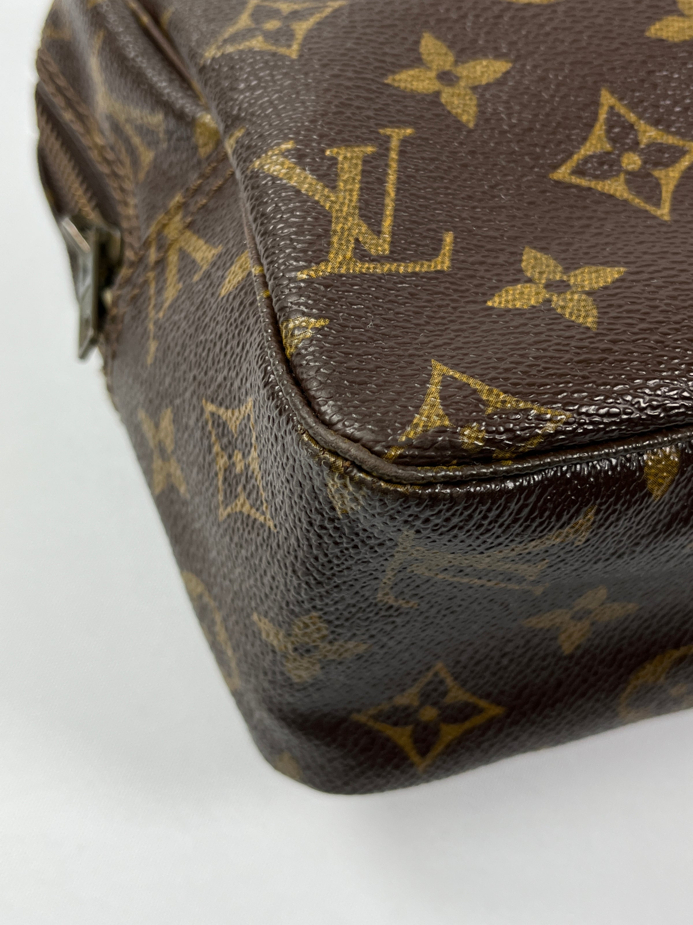 LOUIS VUITTON - TROUSSE TOILETTE 28 MONOGRAM CANVAS - YR 1982 – RE