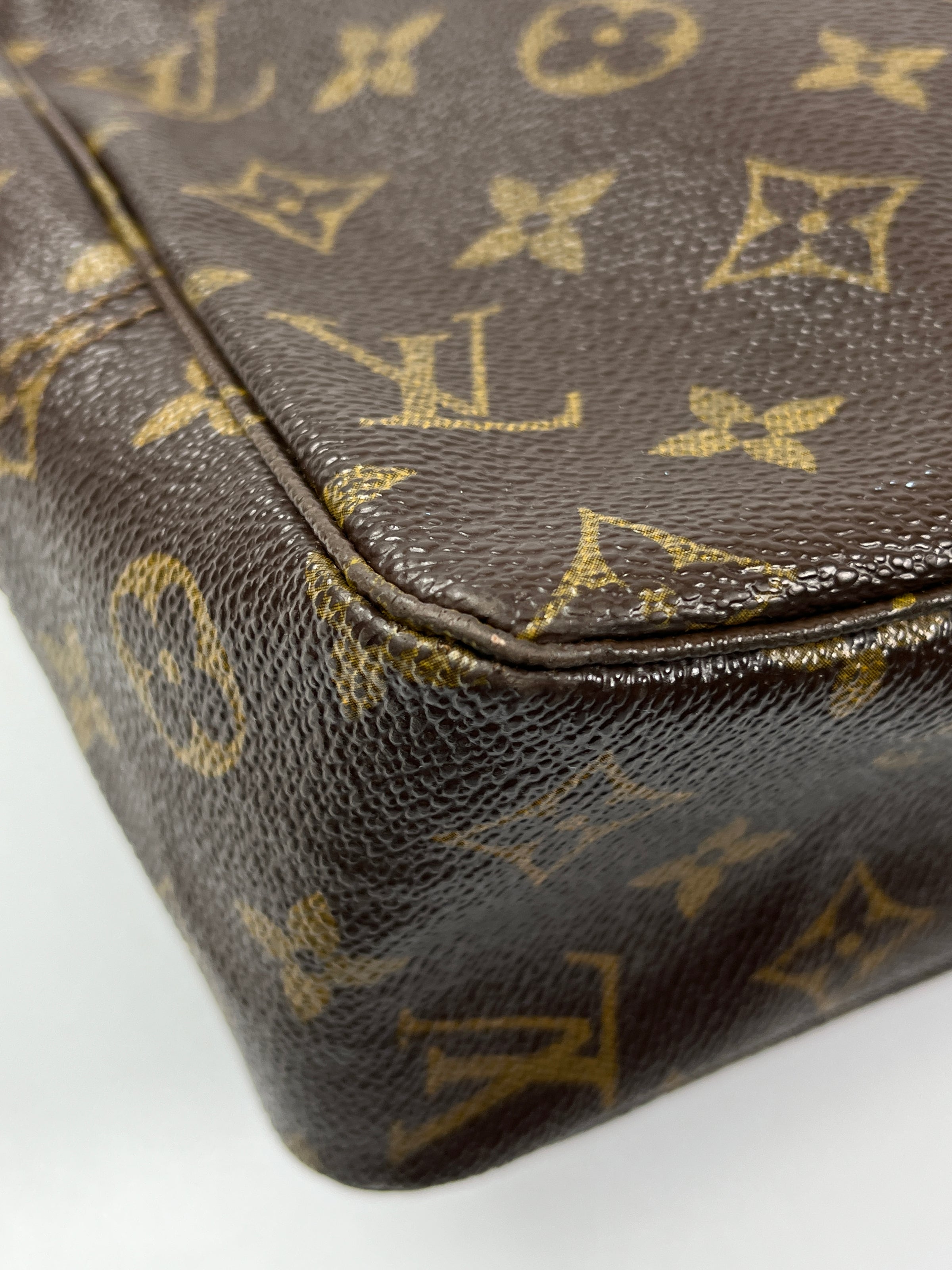 LOUIS VUITTON - TROUSSE TOILETTE 28 MONOGRAM CANVAS - YR 1982 – RE