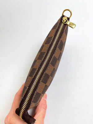 LOUIS VUITTON - BUCKET POUCH IN DAMIER EBENE