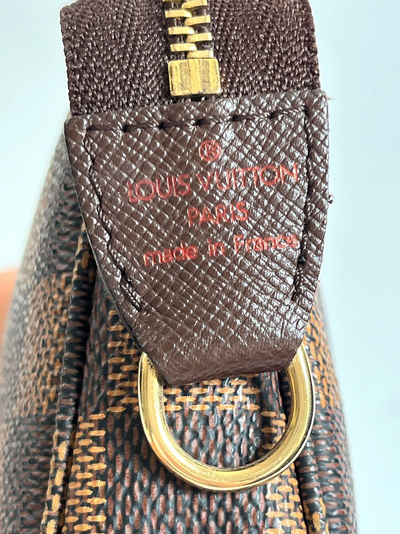 LOUIS VUITTON - BUCKET POUCH IN DAMIER EBENE