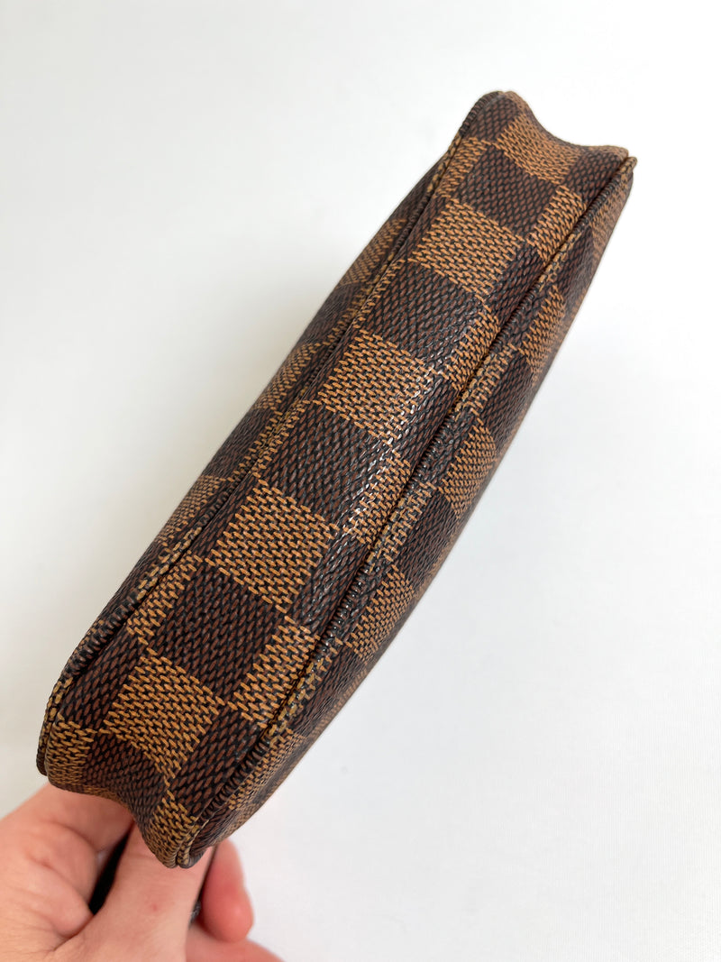 LOUIS VUITTON - BUCKET POUCH IN DAMIER EBENE