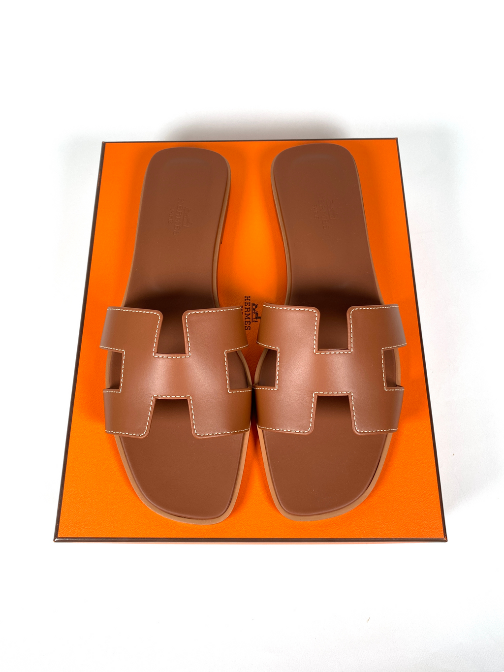 HERMES - ORAN SANDALS IN TAN LEATHER - SZ 39.5 - NEW IN BOX