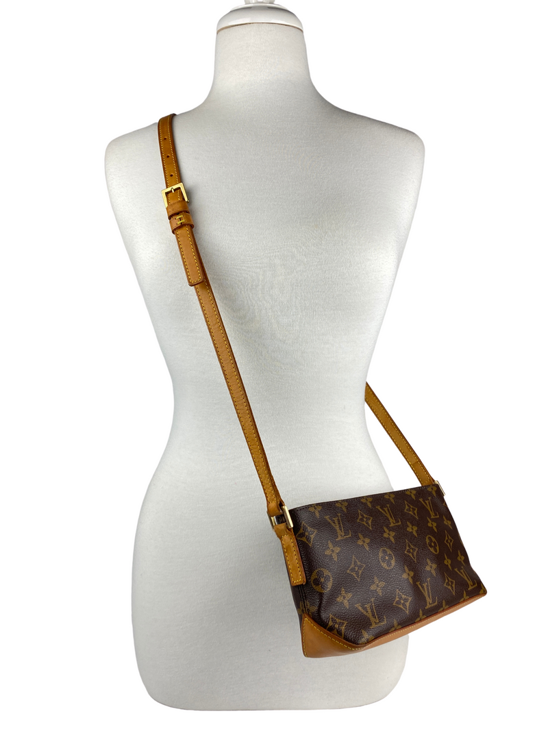 LOUIS VUITTON TROTTEUR CROSS BODY BAG MONOGRAM CANVAS RE.LUXE AU