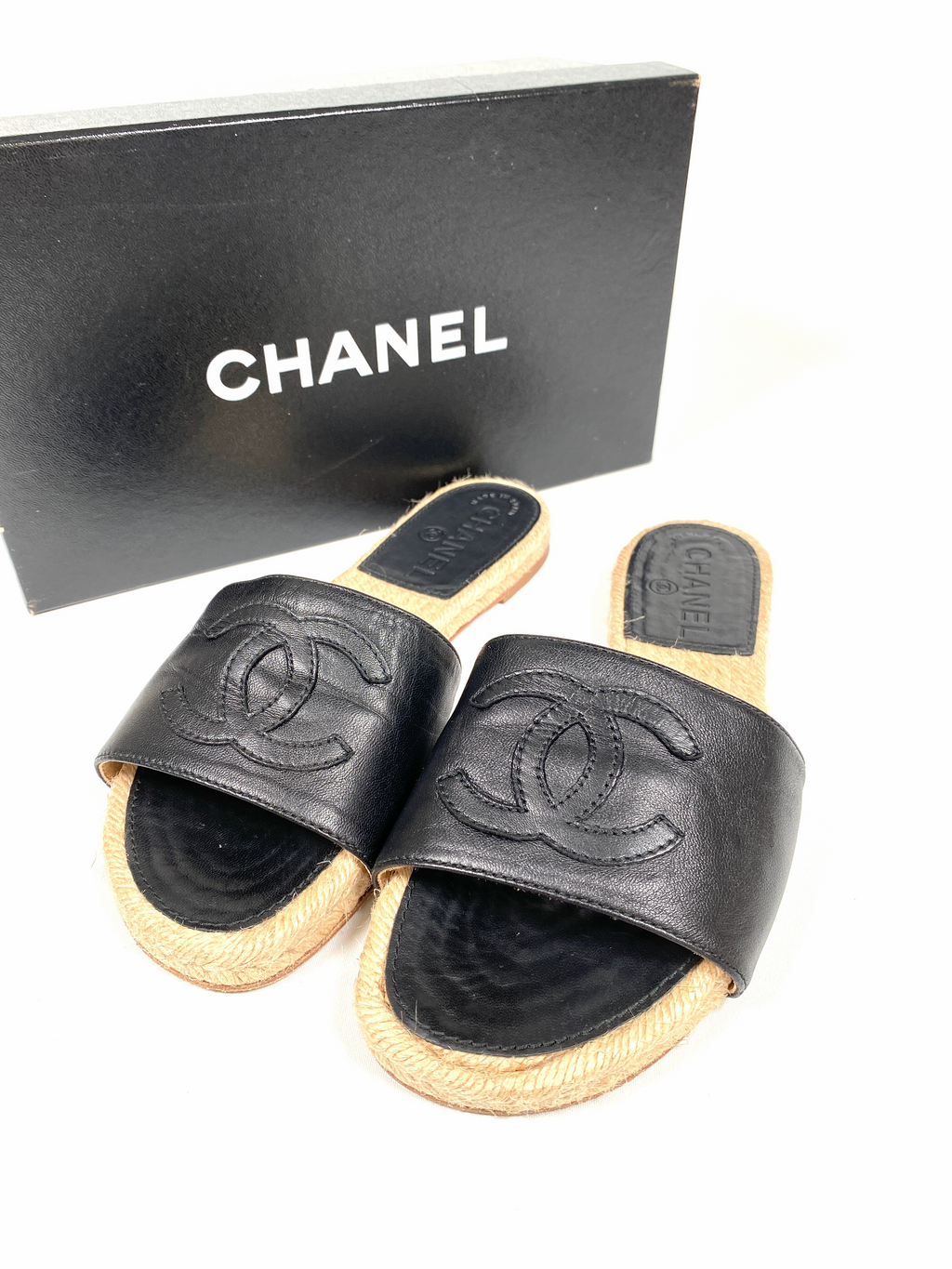 CHANEL - BLACK LAMBSKIN LEATHER ESPADRILLE SLIDES - SZ 38