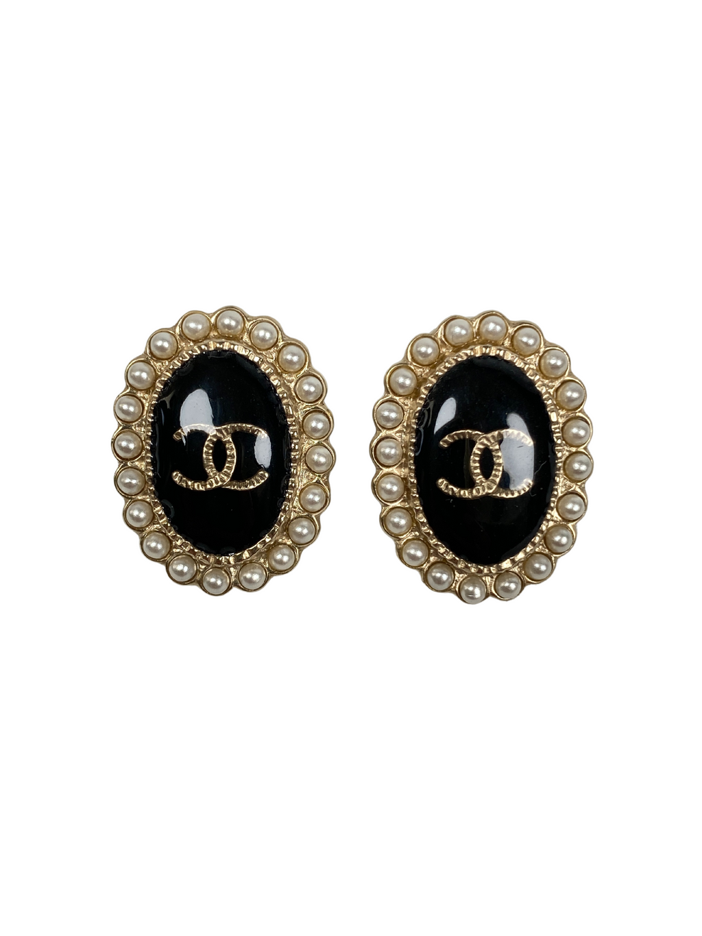 CHANEL - BLACK & GOLD CC OVAL FAUX PEARL ENCIRCLED STUD EARRINGS