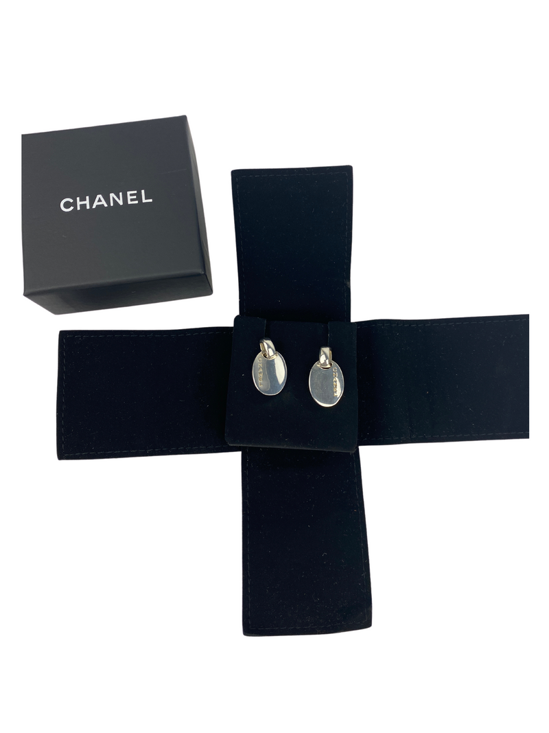 CHANEL - ENGRAVED LOGO EARRINGS IN SILVER