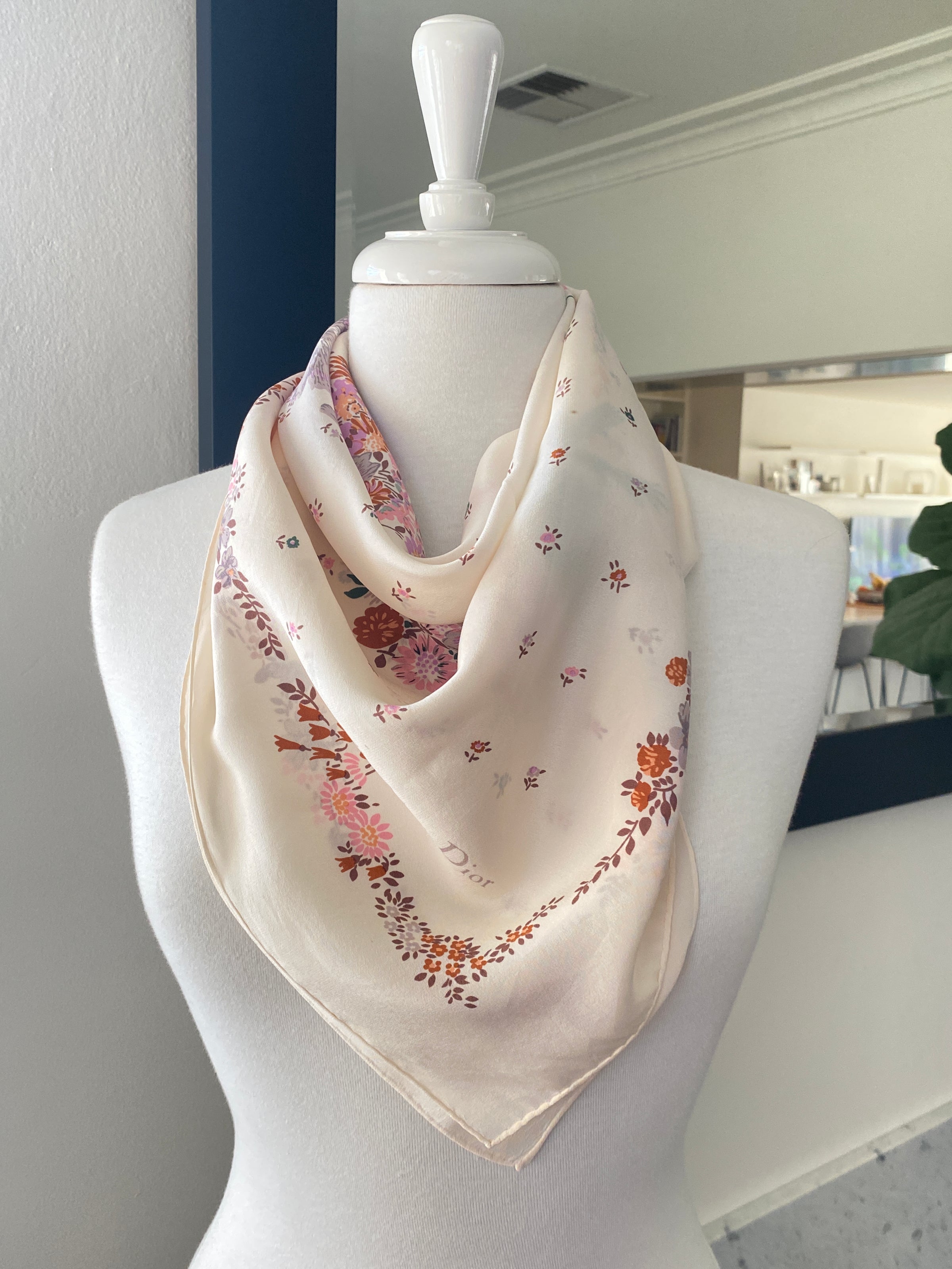 CHRISTIAN DIOR FLORAL PRINT D VINTAGE SILK SCARF 80 x 80 cm RE.LUXE AU