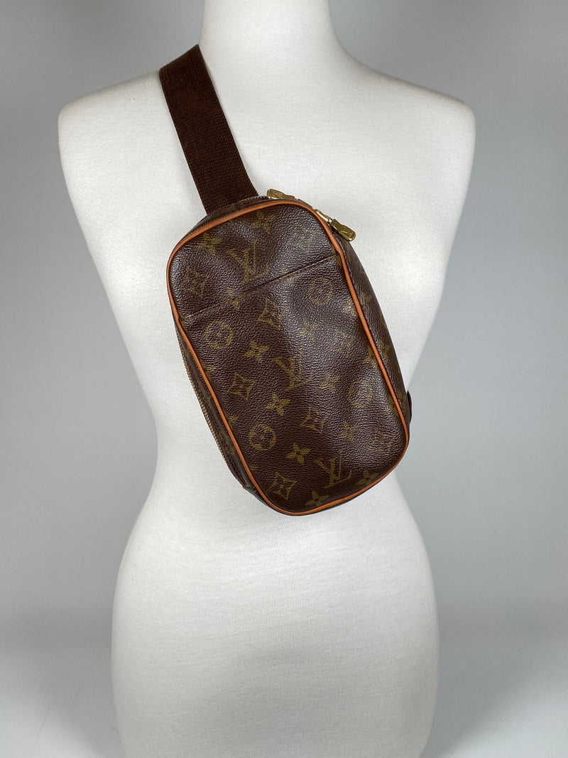 LOUIS VUITTON - MONOGRAM POCHETTE GANGE - YEAR 2001