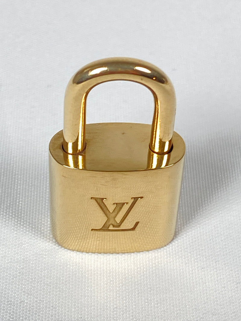 LOUIS VUITTON - PADLOCK & KEY SET #304