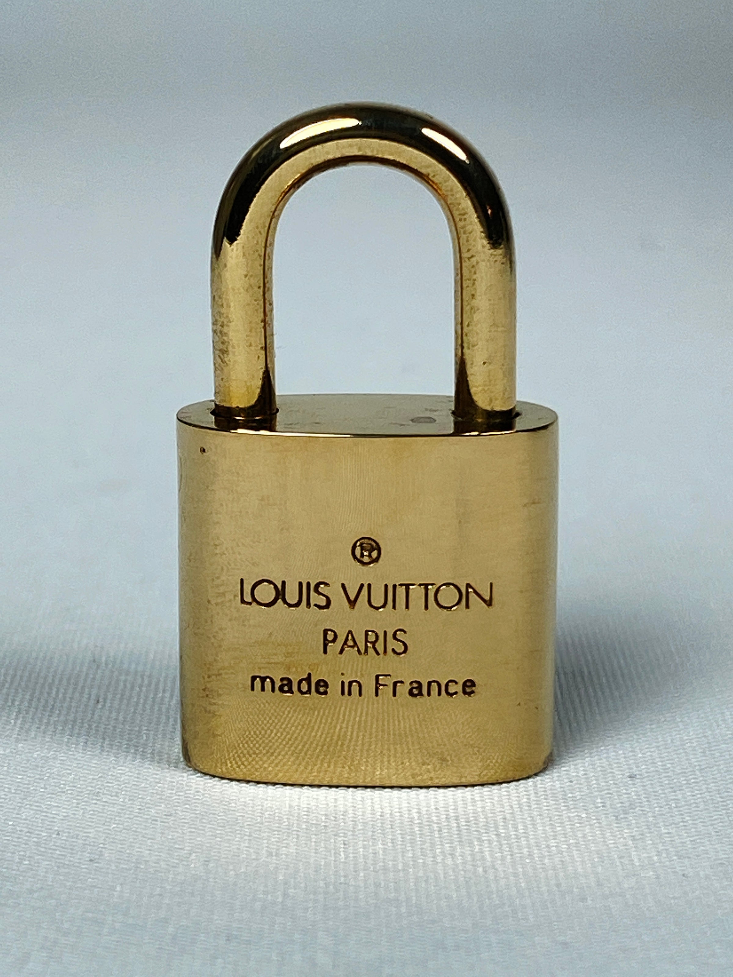 LOUIS VUITTON - PADLOCK & KEY SET #300 – RE.LUXE AU