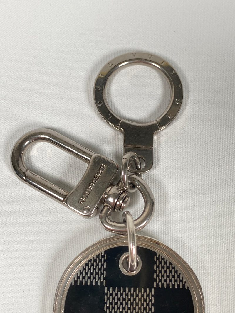 LOUIS VUITTON - DAMIER SILVER METAL LUGGAGE TAG KEY RING