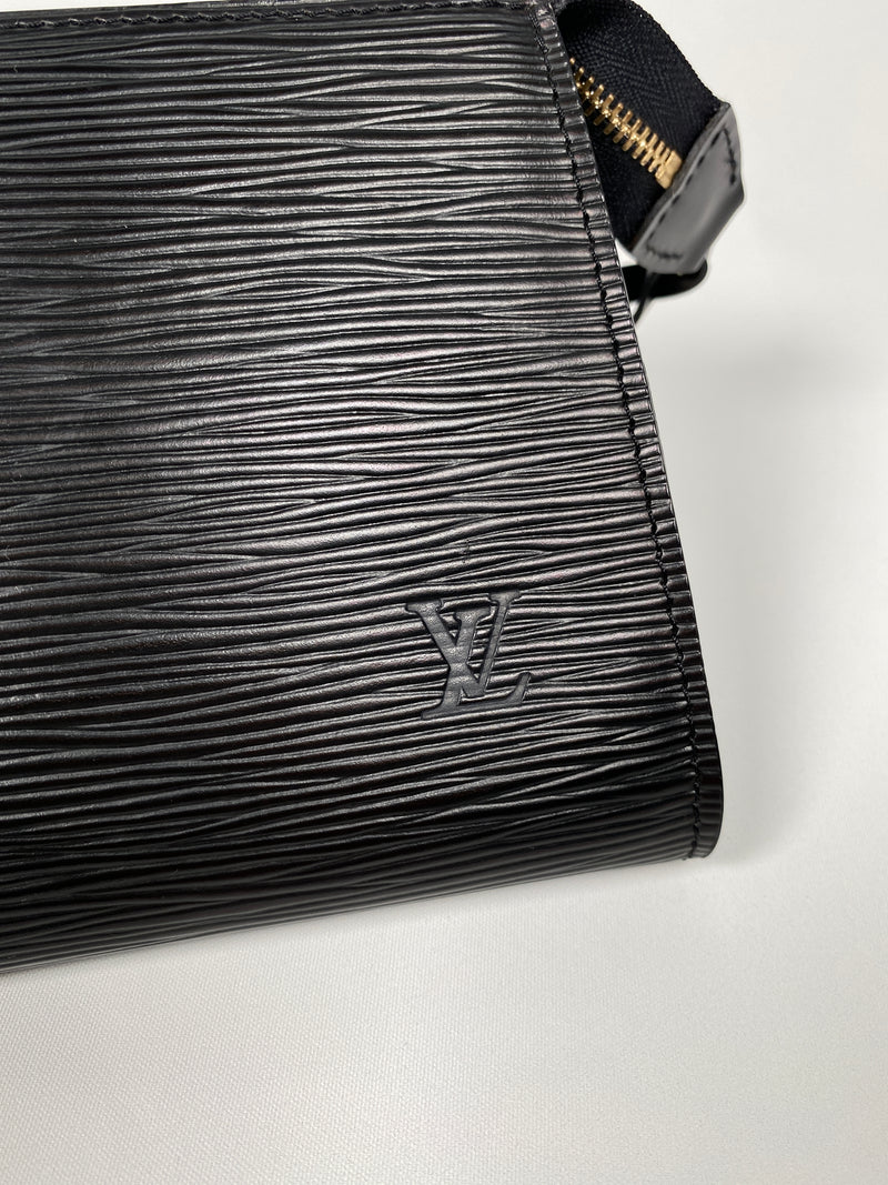 LOUIS VUITTON - POCHETTE ACCESSORIES IN NOIR EPI LEATHER