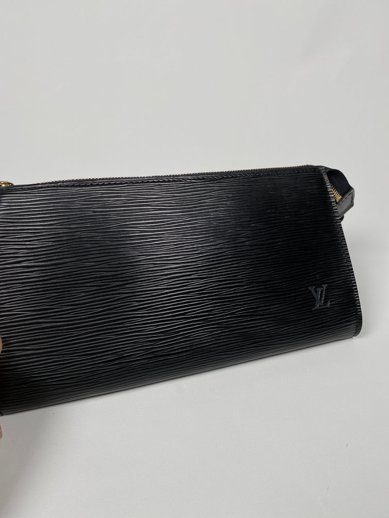 LOUIS VUITTON - POCHETTE ACCESSORIES IN NOIR EPI LEATHER
