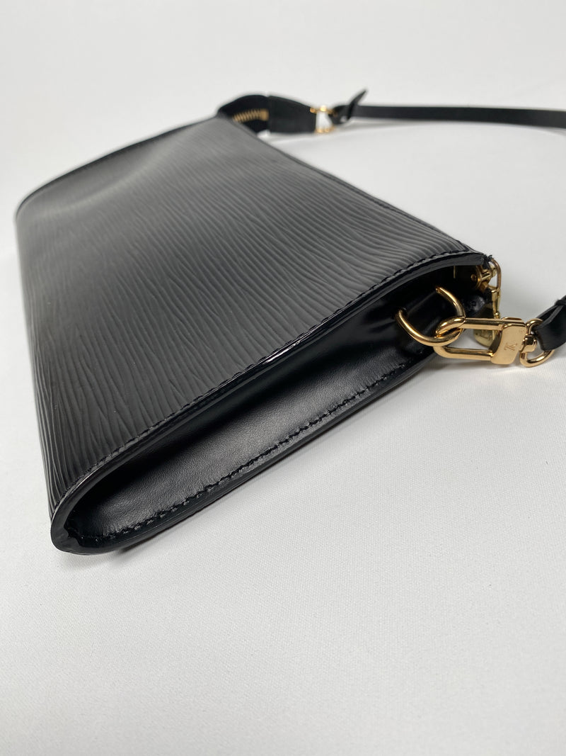 LOUIS VUITTON - POCHETTE ACCESSORIES IN NOIR EPI LEATHER