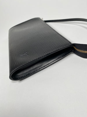 LOUIS VUITTON - POCHETTE ACCESSORIES IN NOIR EPI LEATHER