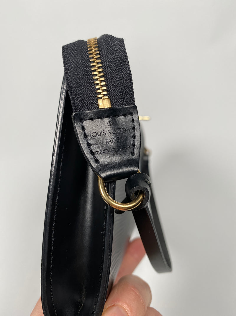 LOUIS VUITTON - POCHETTE ACCESSORIES IN NOIR EPI LEATHER