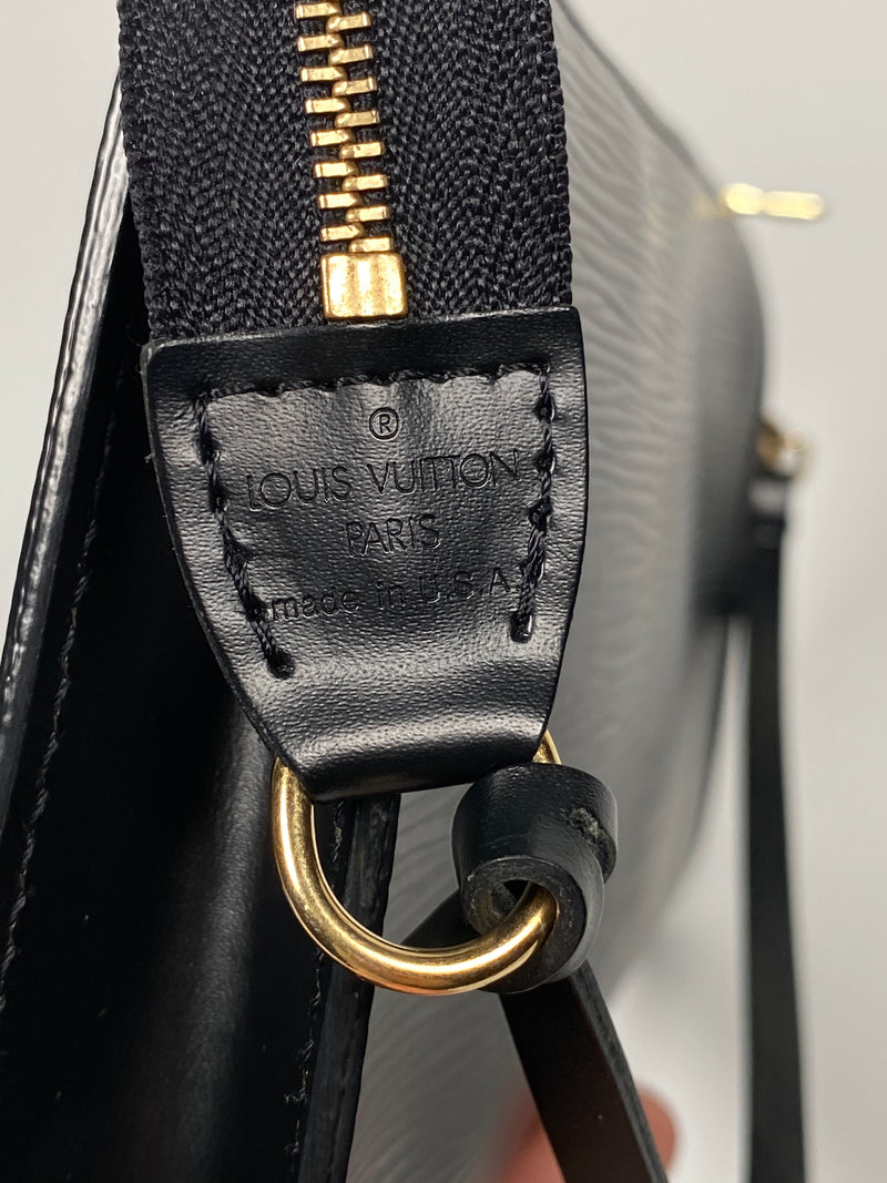 LOUIS VUITTON - POCHETTE ACCESSORIES IN NOIR EPI LEATHER