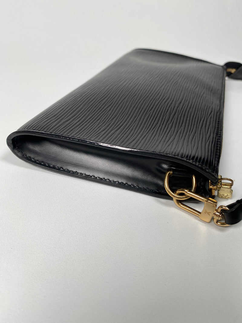 LOUIS VUITTON - POCHETTE ACCESSORIES IN NOIR EPI LEATHER