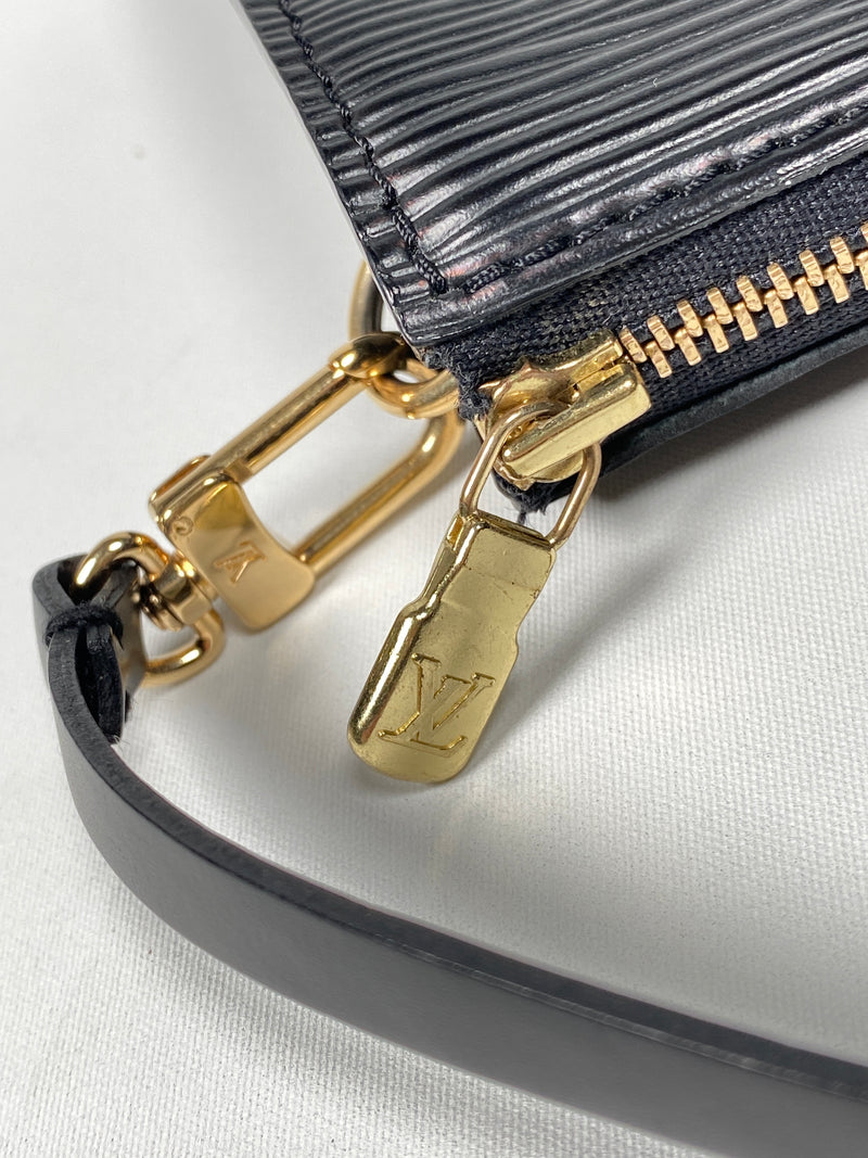 LOUIS VUITTON - POCHETTE ACCESSORIES IN NOIR EPI LEATHER