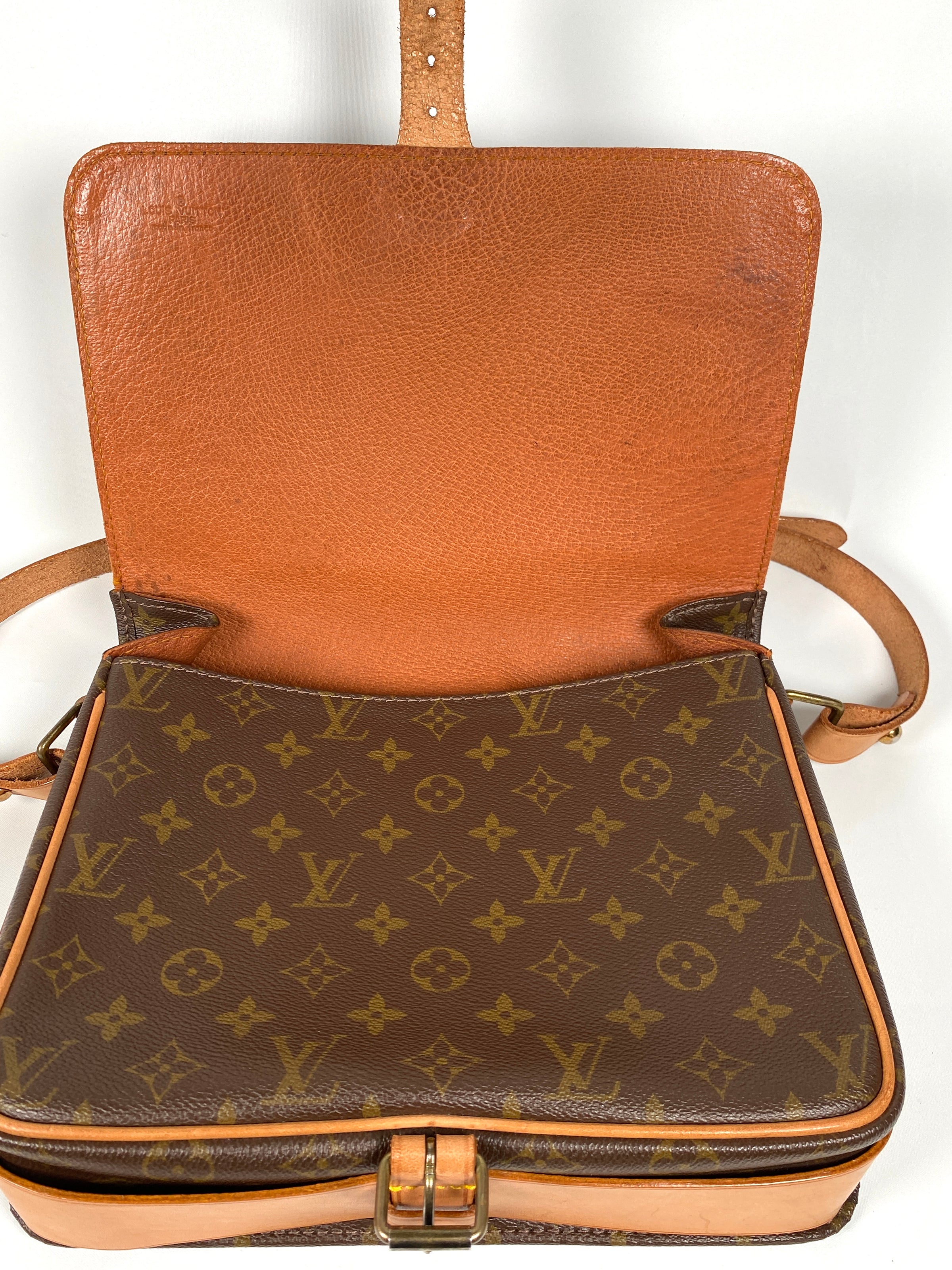 Authentic Louis Vuitton Monogram Cartouchiere GM Shoulder Bag Old Model LV  J3115