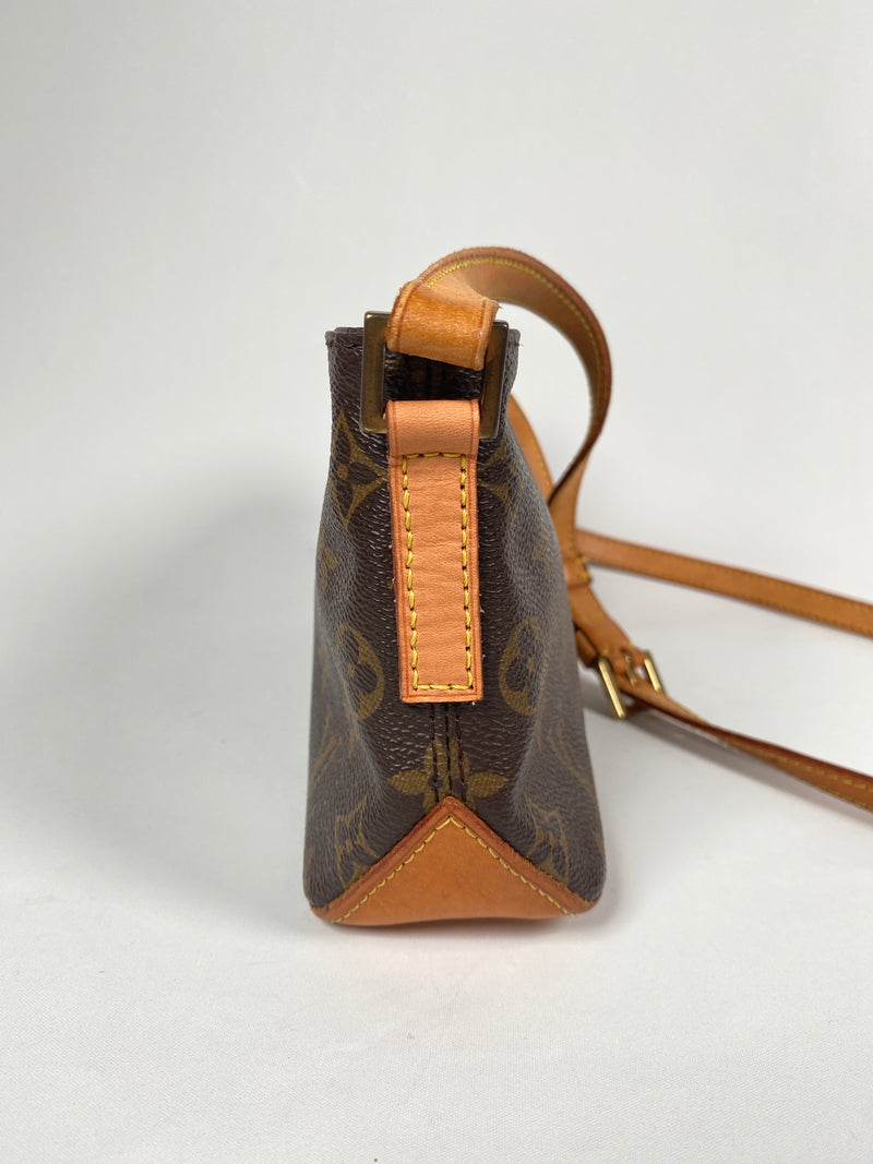 LOUIS VUITTON - TROTTEUR CROSS BODY BAG MONOGRAM - YR 2004