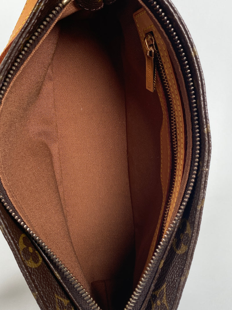 LOUIS VUITTON - TROTTEUR CROSS BODY BAG MONOGRAM - YR 2004