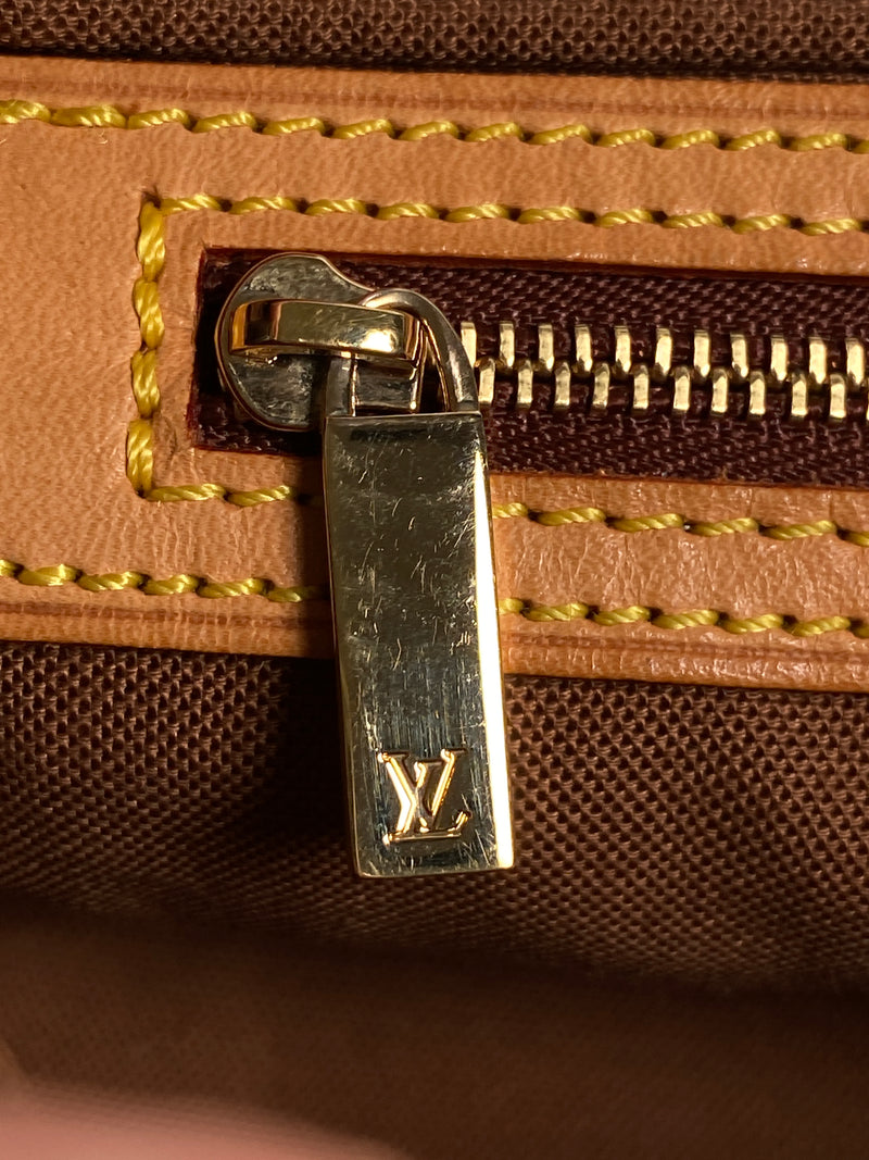 LOUIS VUITTON - TROTTEUR CROSS BODY BAG MONOGRAM - YR 2004