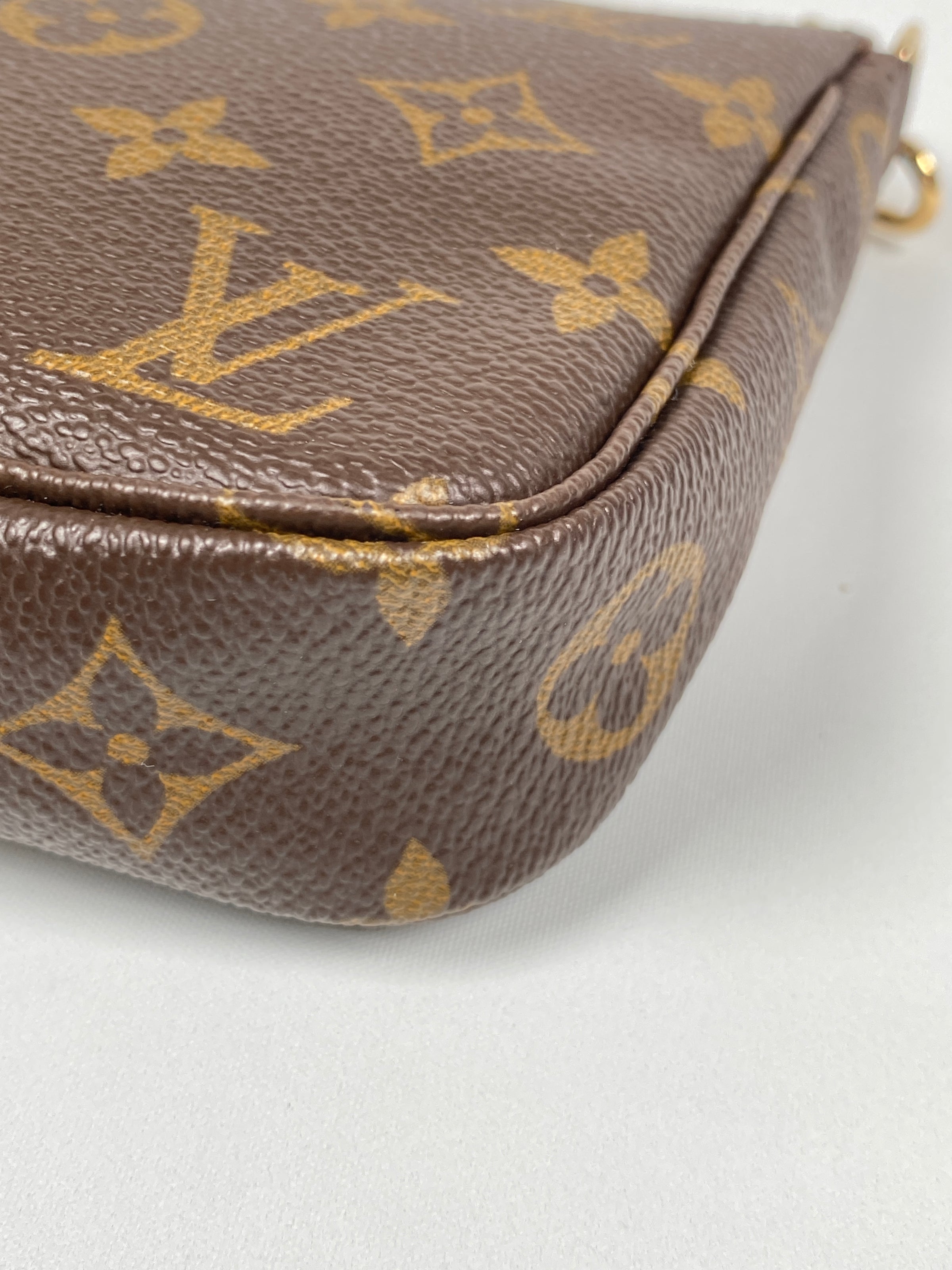 Louis Vuitton Vintage Pochette Accessoire handbag in leather Brown