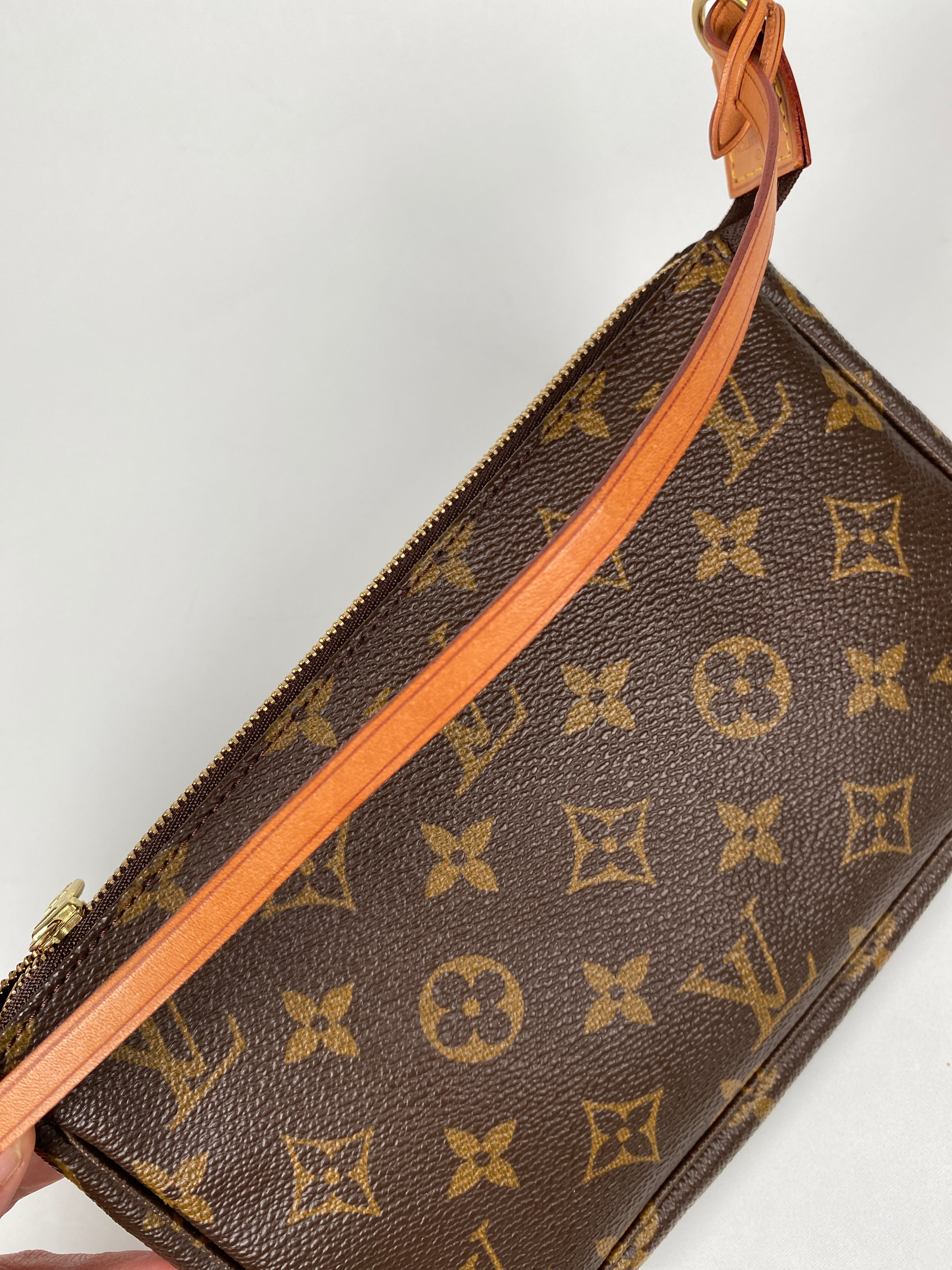 LOUIS VUITTON - POCHETTE ACCESSORIES MONOGRAM HANDBAG – RE.LUXE AU