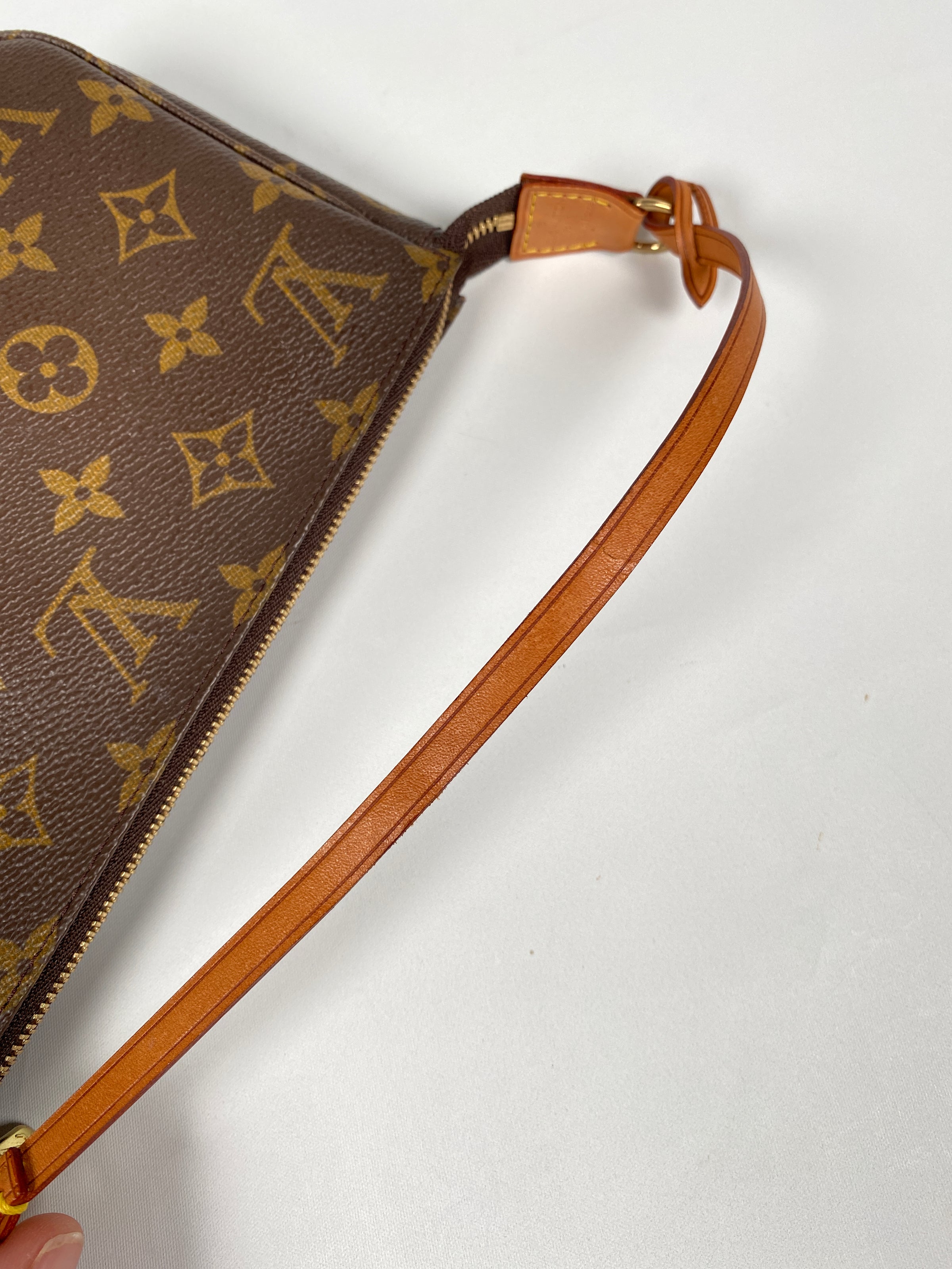 LOUIS VUITTON - POCHETTE ACCESSORIES MONOGRAM HANDBAG – RE.LUXE AU