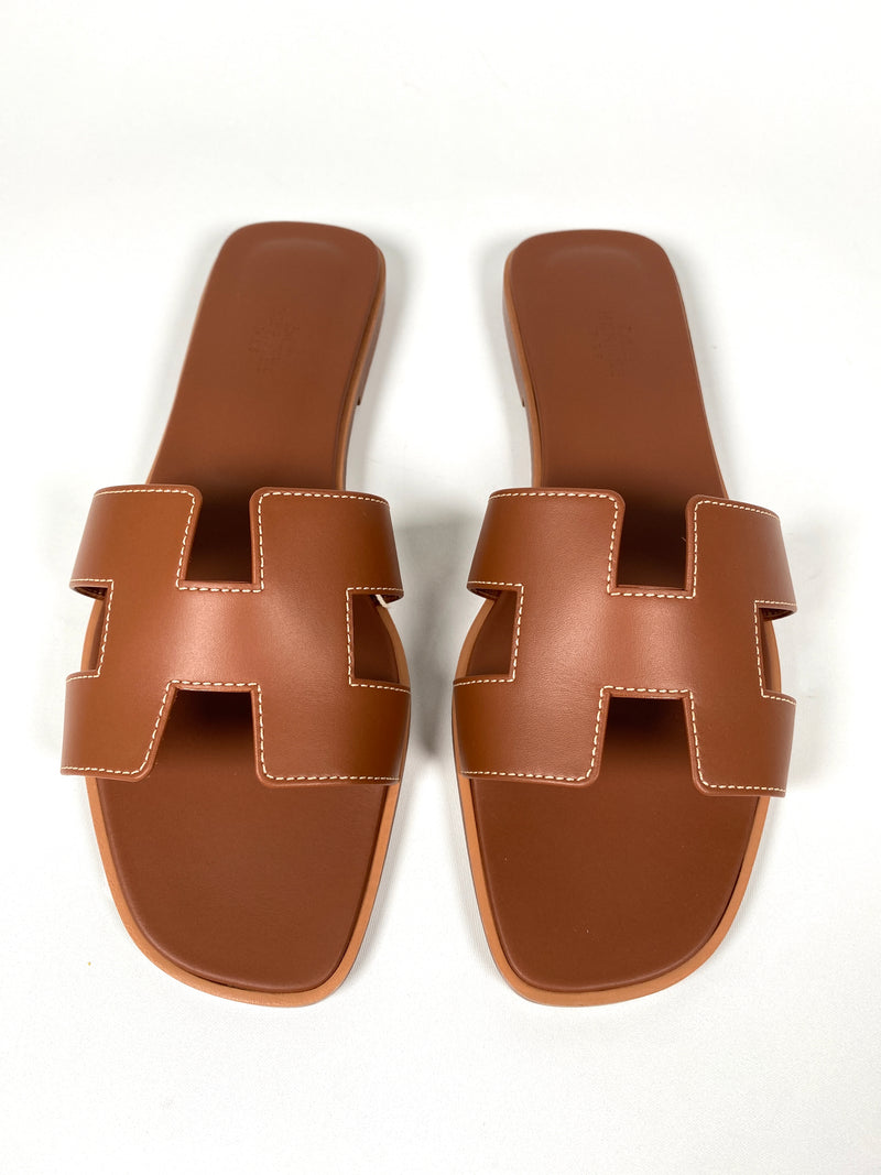 HERMES - ORAN SANDALS IN TAN LEATHER - SZ 39.5 - NEW IN BOX