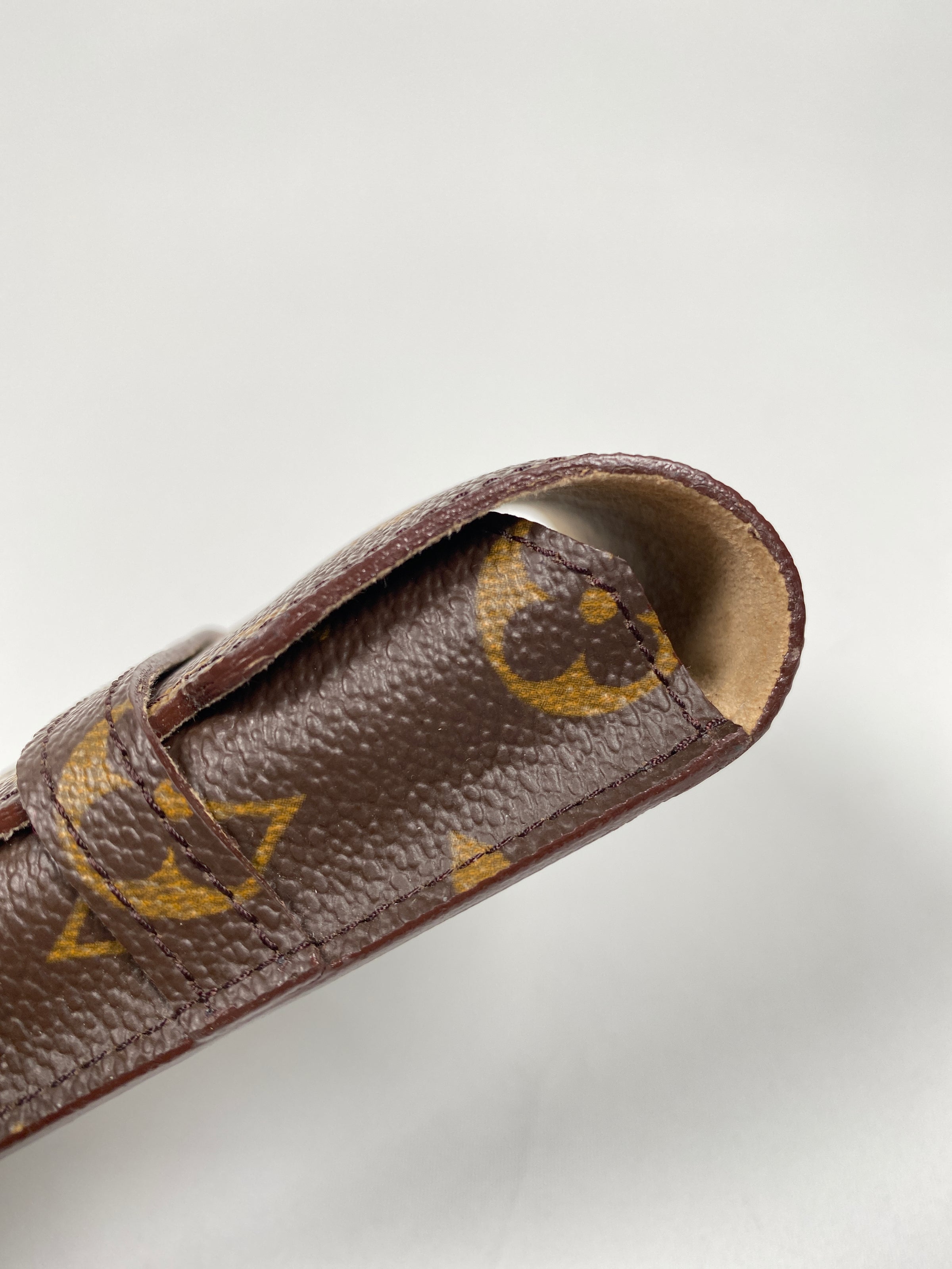 Louis Vuitton Monogram Etui a Lunettes Rabat Glasses Case – The Luxe Lion  Boutique