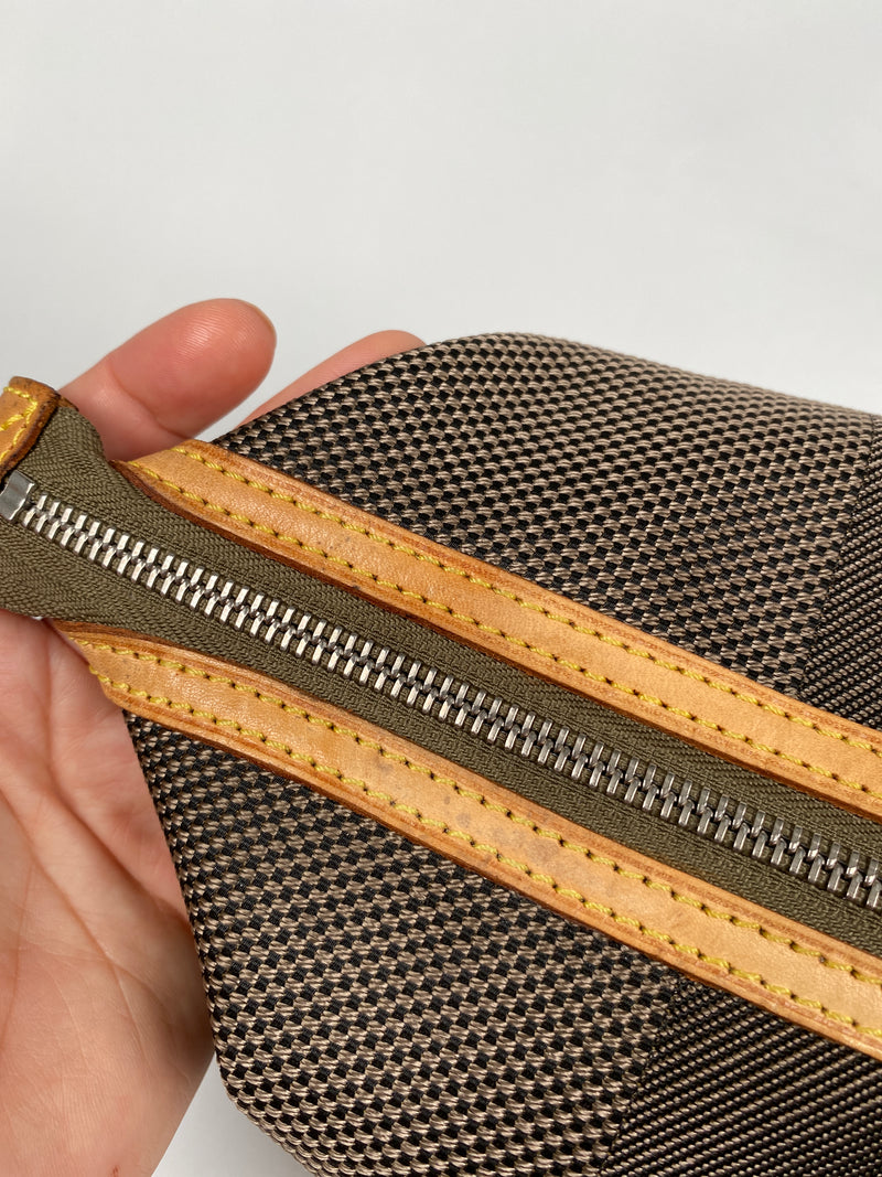 LOUIS VUITTON - DAMIER GEANT ALBATROS TOILETRY BAG