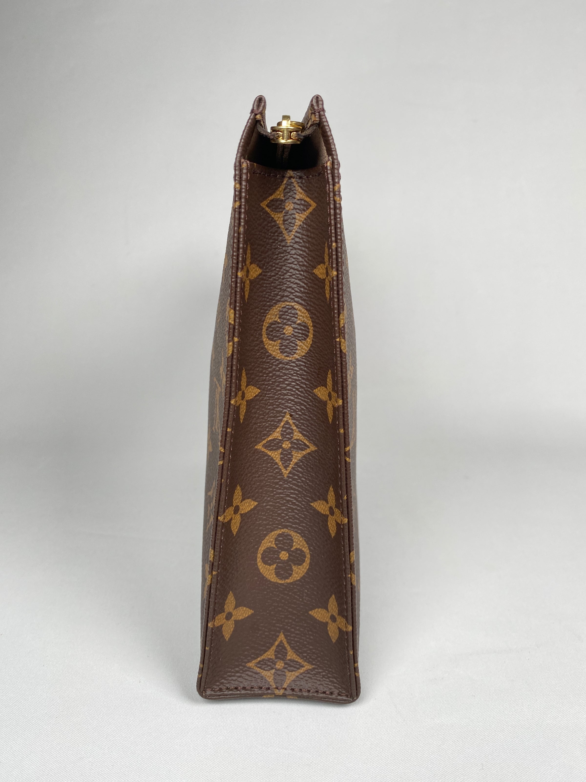 LOUIS VUITTON - TOILETRY 26 IN MONOGRAM CANVAS (YR 2020)