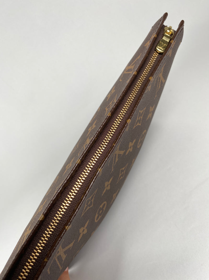LOUIS VUITTON - TOILETRY 26 IN MONOGRAM CANVAS (YR 2020)