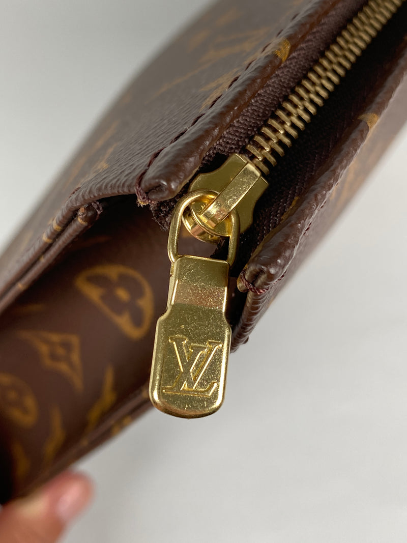 LOUIS VUITTON - TOILETRY 26 IN MONOGRAM CANVAS (YR 2020)