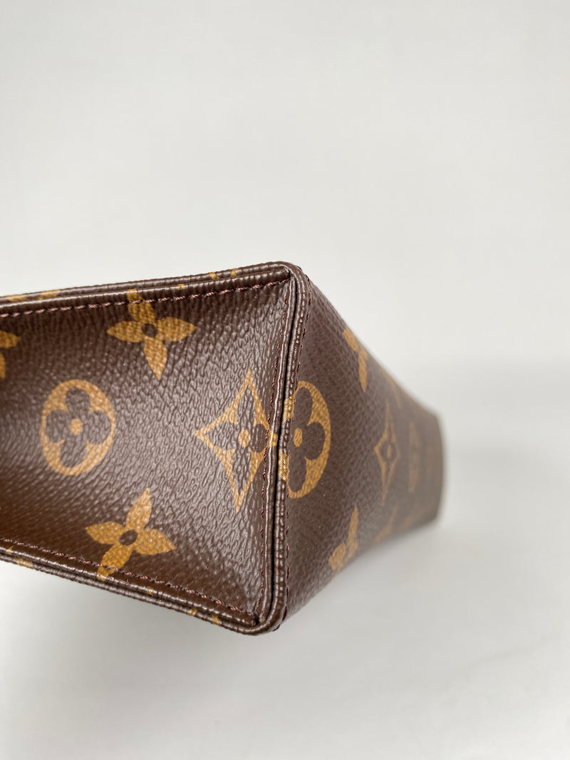 LOUIS VUITTON - TOILETRY 26 IN MONOGRAM CANVAS (YR 2020)