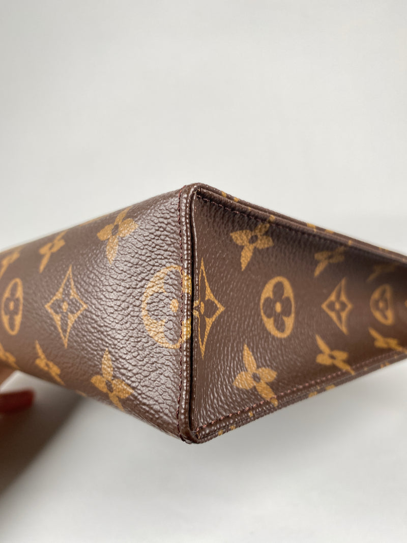 LOUIS VUITTON - TOILETRY 26 IN MONOGRAM CANVAS (YR 2020)