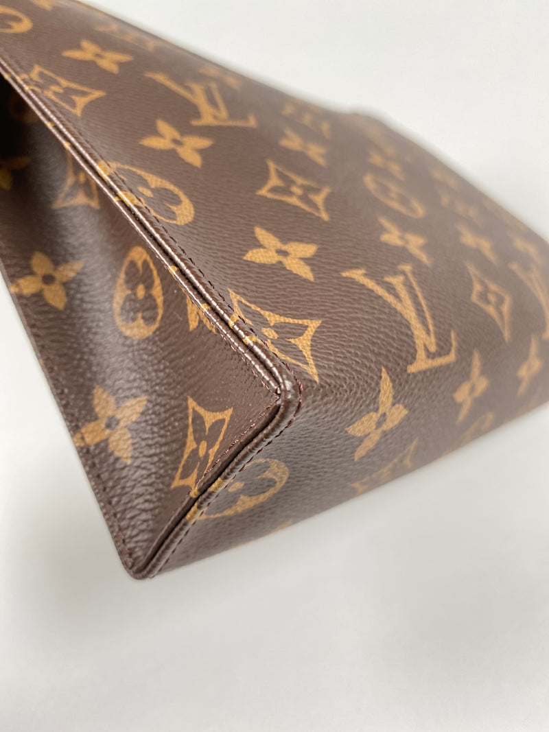 LOUIS VUITTON - TOILETRY 26 IN MONOGRAM CANVAS (YR 2020)