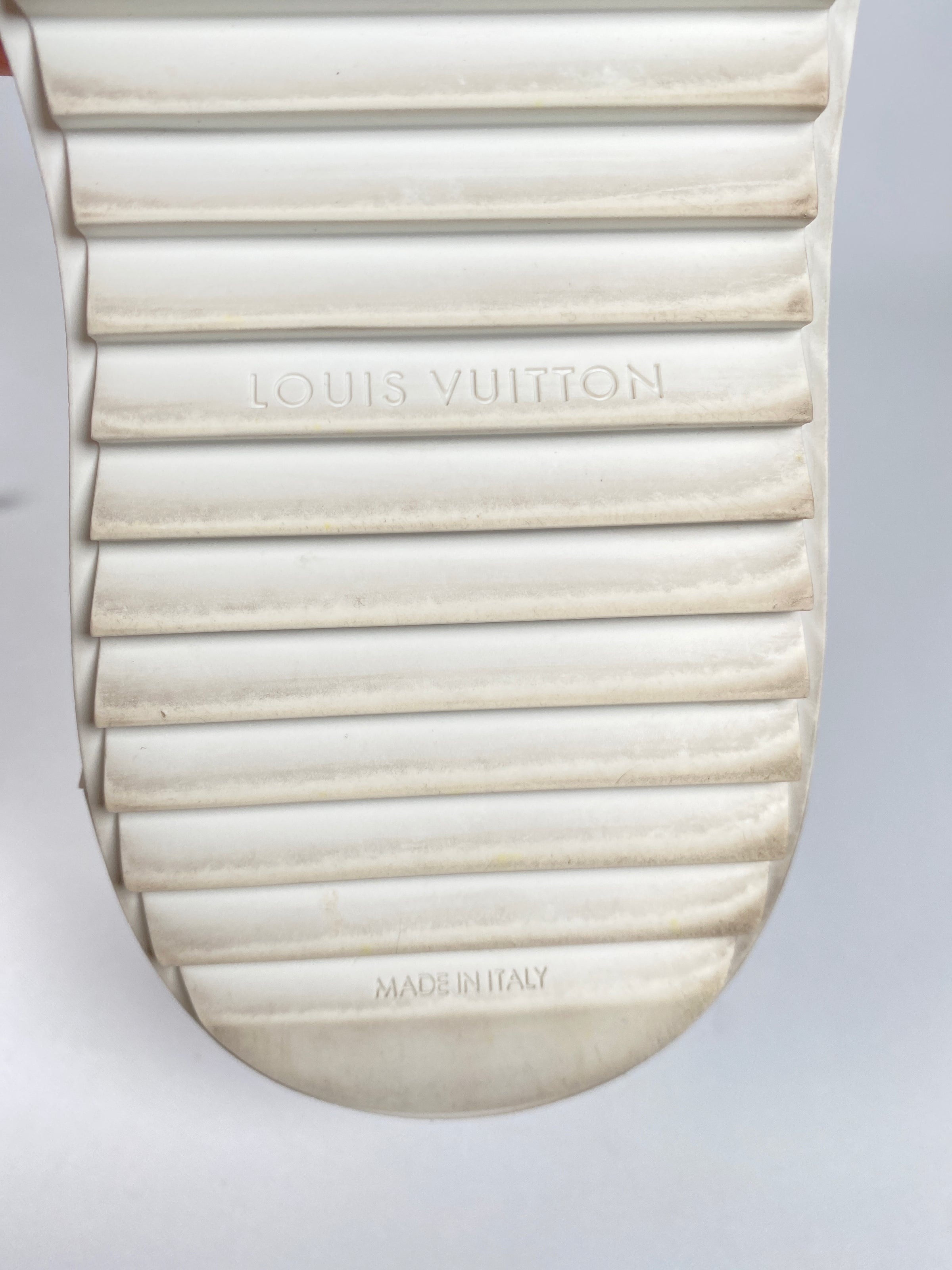 LOUIS VUITTON - TIME OUT SNEAKER IN WHITE - SZ 38 – RE.LUXE AU