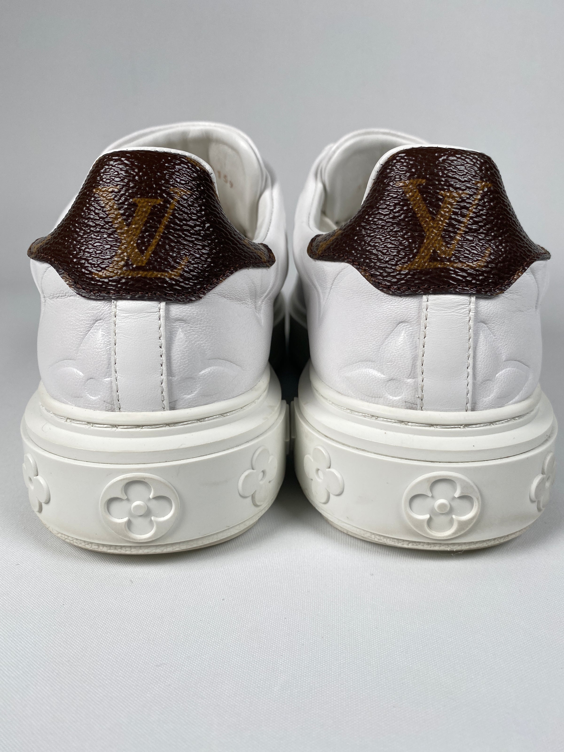 Time out leather trainers Louis Vuitton White size 38.5 EU in Leather -  37470391
