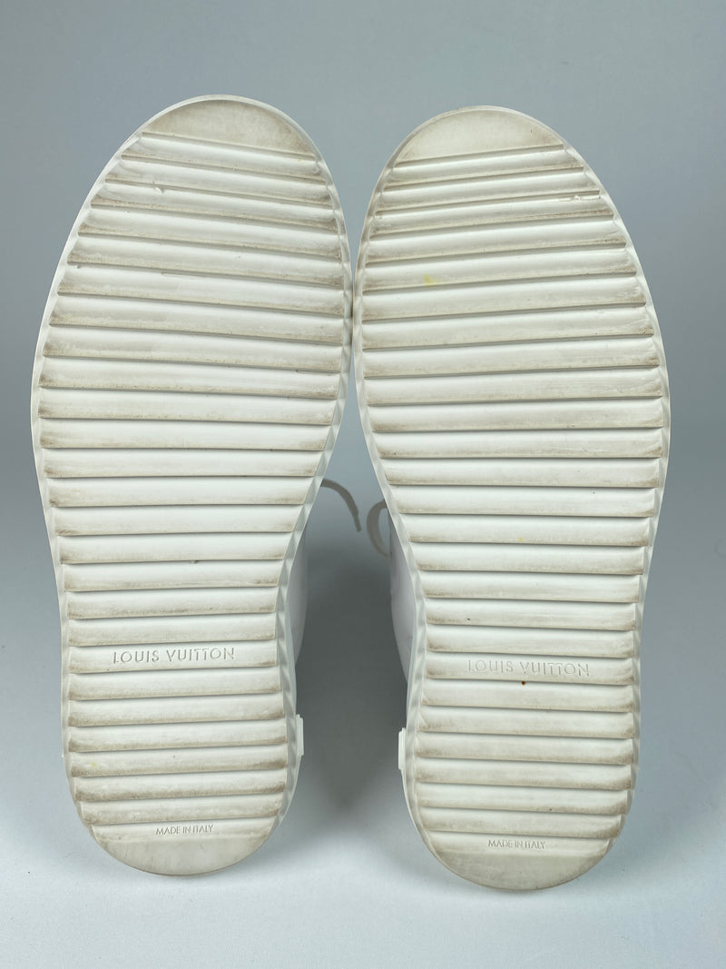 LOUIS VUITTON - TIME OUT SNEAKER IN WHITE - SZ 38
