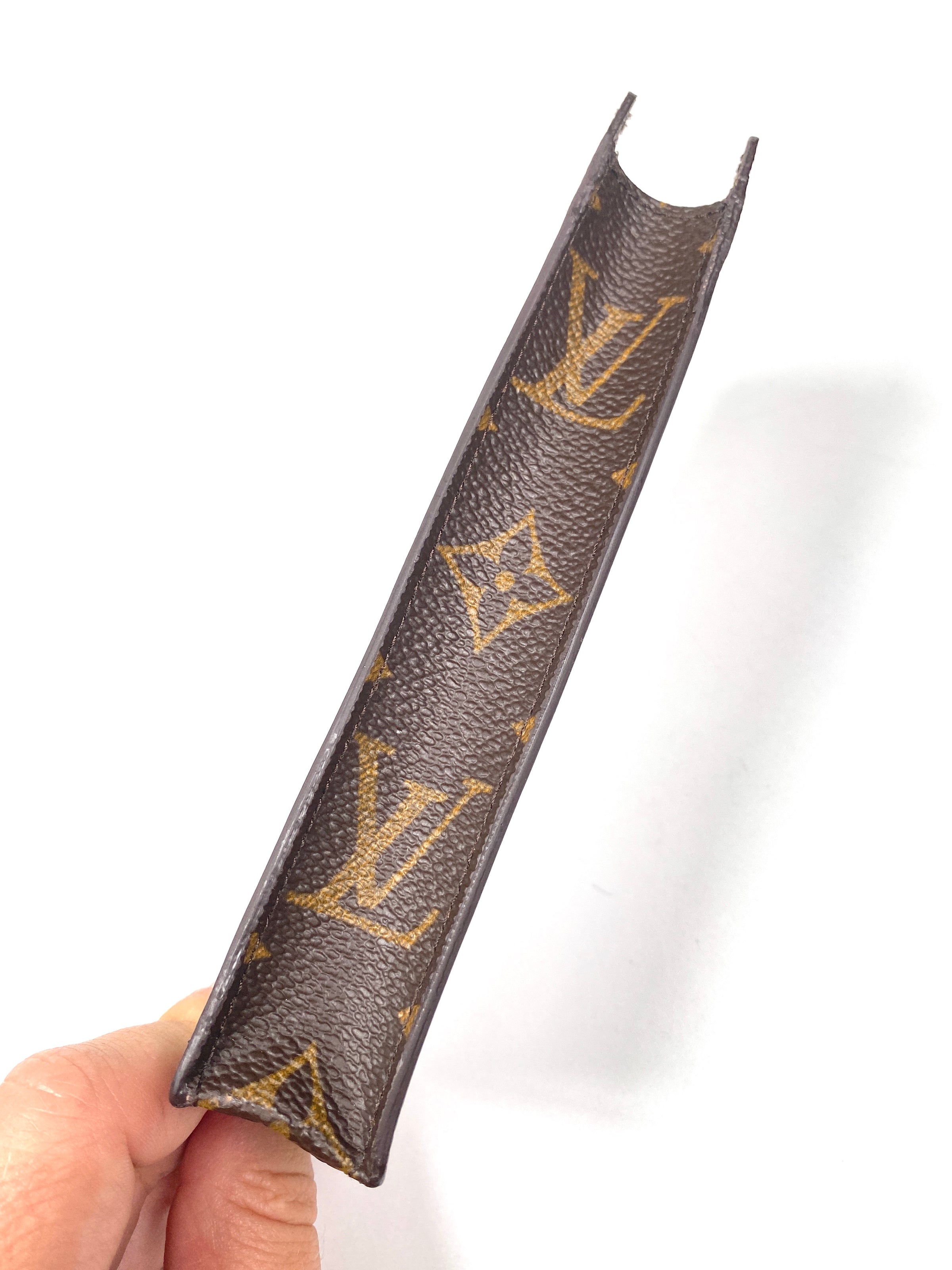 LOUIS VUITTON Monogram Etui Lunette PM Glasses Case M66545 LV Auth 38204  Cloth ref.854262 - Joli Closet