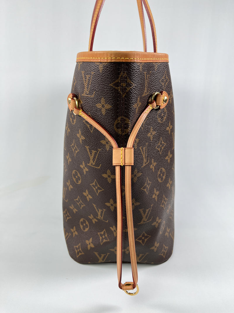 LOUIS VUITTON - NEVERFULL MM TOTE IN MONOGRAM WITH BEIGE INTERIOR